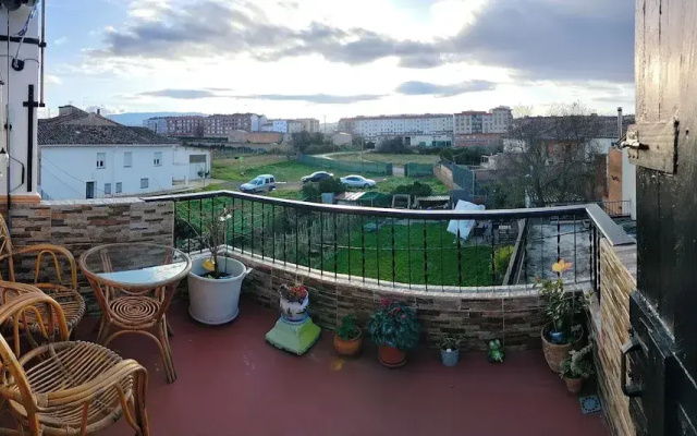2 Bed Flat - Sleeps 4 - Parking - Wifi