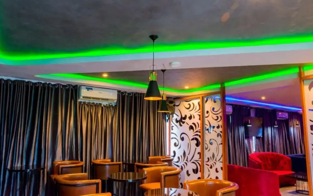 House 10 Luxury Hotel and Suites