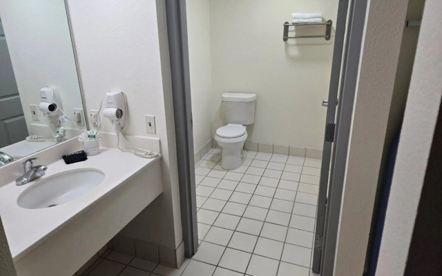 Allure Suites