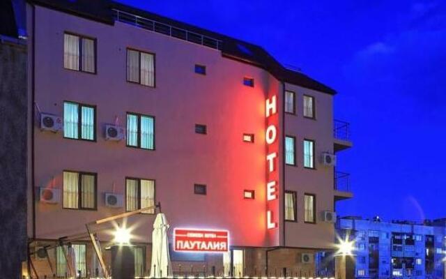 Отель Family Hotel Pautalia Болгария, Сандански - отзывы, цены и фото номеров - забронировать отель Family Hotel Pautalia онлайн вид на фасад