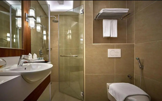 Standard Double room (full double bed) · Cititel Express Penang — photo 3