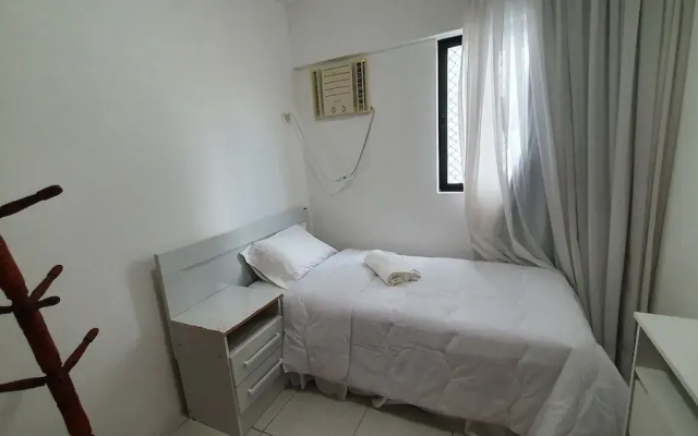 Apt 2 quartos com varanda próximo Praça Casa Forte o bairro mais agradável do Recife ARN901