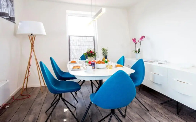 KYST 5410 Floating Home 1
