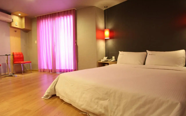 We Motel