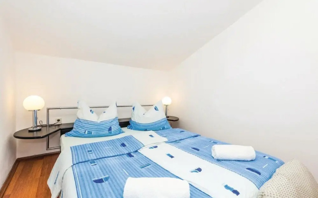 Beautiful Apartment in Kampor With 4 Bedrooms and Wifi