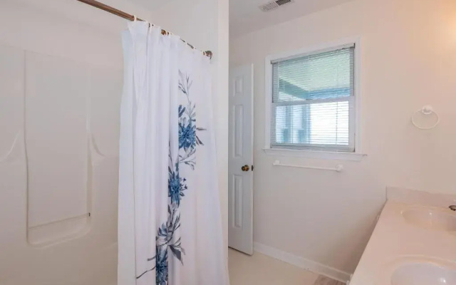 Sweet Retreat by Oak Island Accommodations