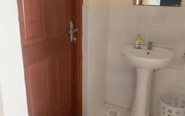 Peaceful and Lovely 1 bedroom with a city view.