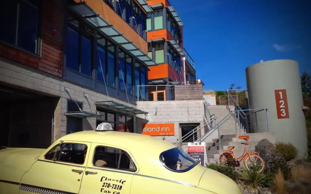 Island Inn at 123 West