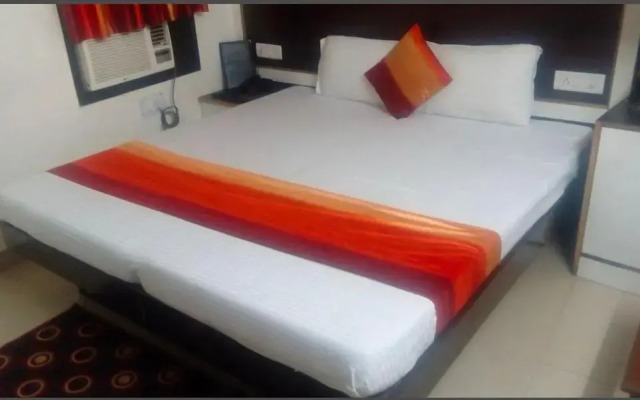OYO Rooftop Inn