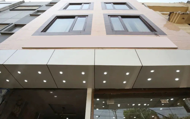 OYO 15863 Hotel Royal Vij