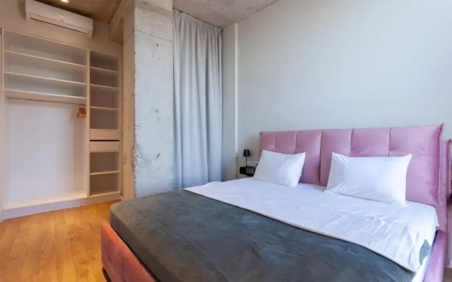 stylish 3BR apt with 2 balconies in historic Tbilisi