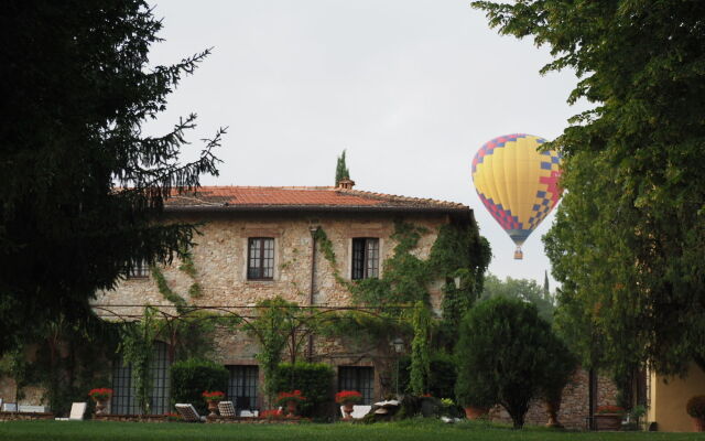 Отель Borgo San Luigi Строве вид на фасад
