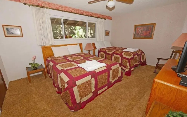 1510 Wildwood, 6 2 Bedroom Condo by RedAwning