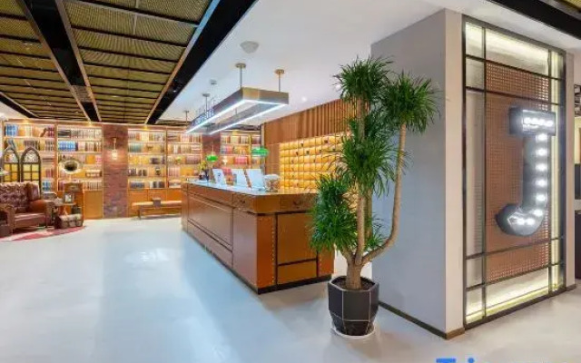 James Joyce Coffetel Hotel (Shijiazhuang Xingtang Longzhou Park)