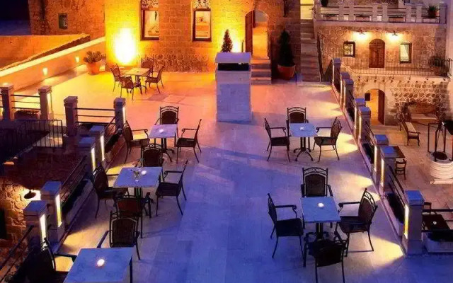 Kasr-i Nehroz Hotel