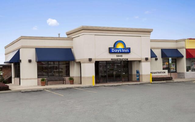 Отель Days Inn by Wyndham Frederick вид на фасад