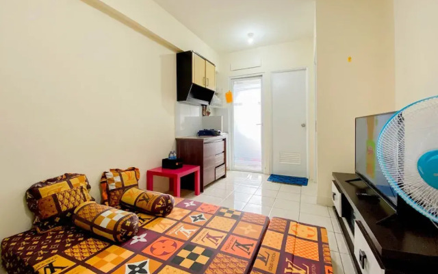 Homey And Comfort 2Br Green Pramuka City Apartment