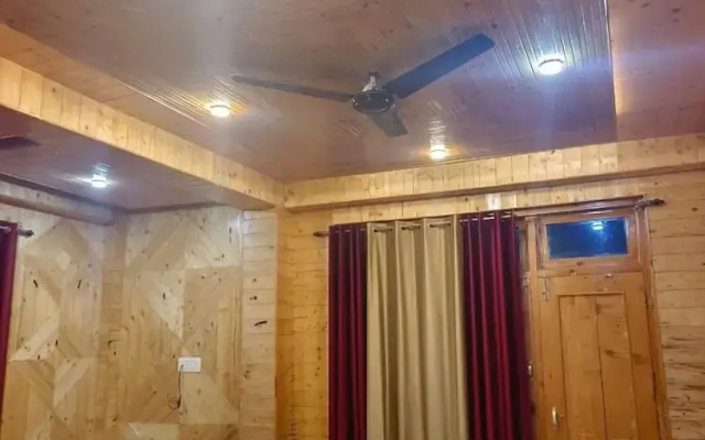 Shesh Besh Guest House & Restaurant