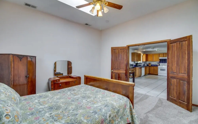 Albuquerque Home w/ Spacious Yard & Fire Pit!