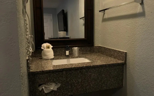 Relax Inn Motel