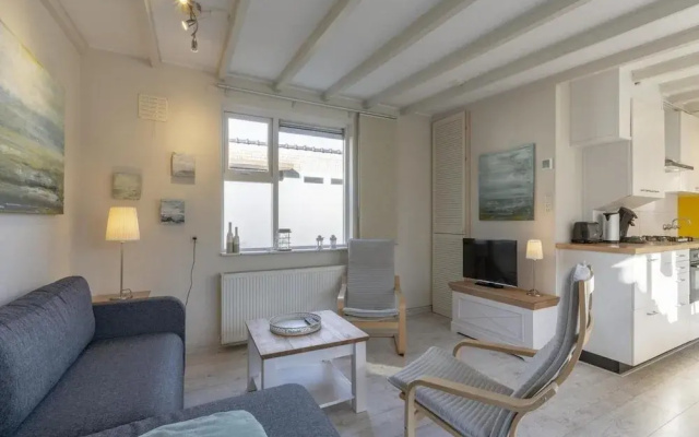 Beautiful, Modernly Furnished Bungalow at Walking Distance From the Beach