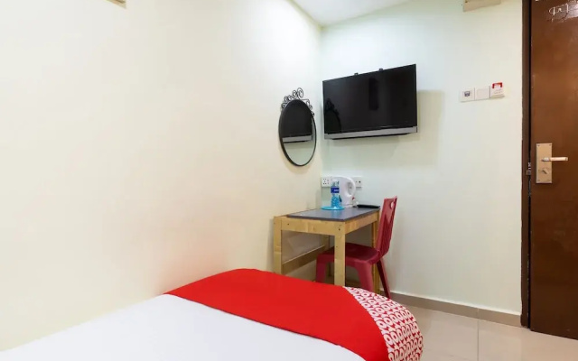 OYO 89717 Budget Star Hotel