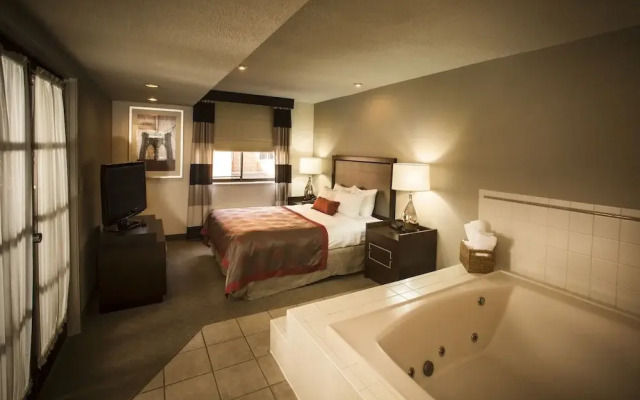 Ramada Marquette