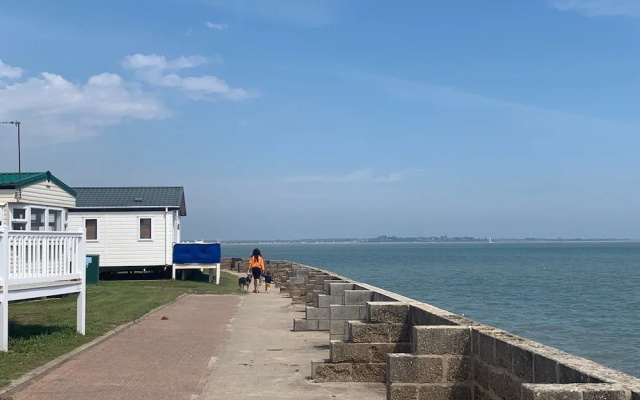 Caravan - Sleeps 6 - Patio, Parking