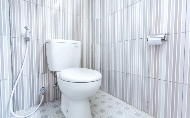 White House by OYO Rooms