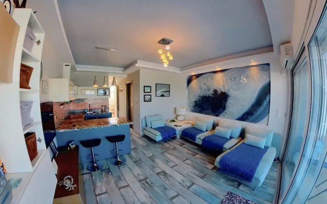 Deluxe Beach Apartment- Sleeps 2 & Private Terrace