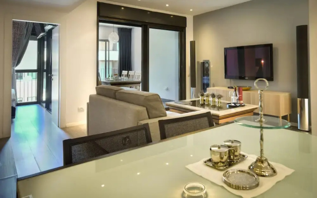 Luxury Levontin apt near Rothschild