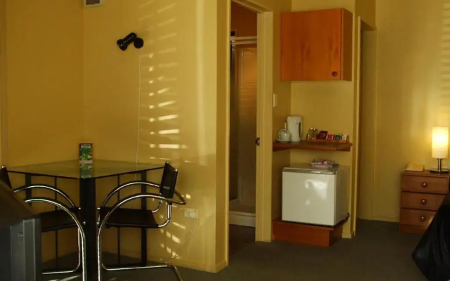 Glenalvon Lodge Motel
