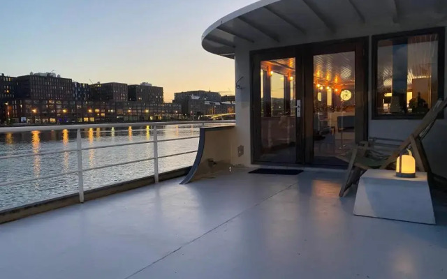 Stunning boat with a view