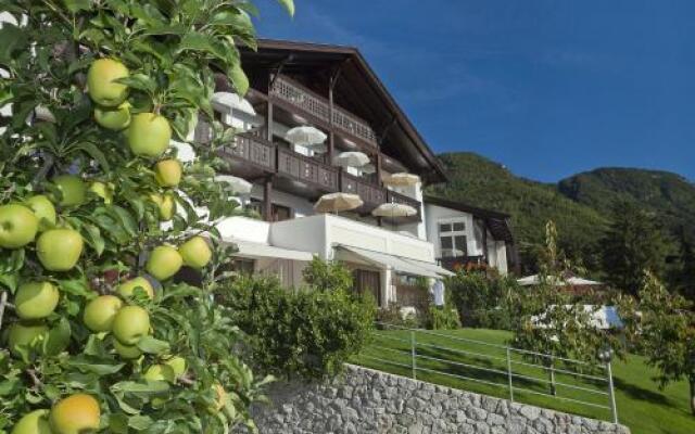 Отель Pension Riedingerhof Меран вид на фасад