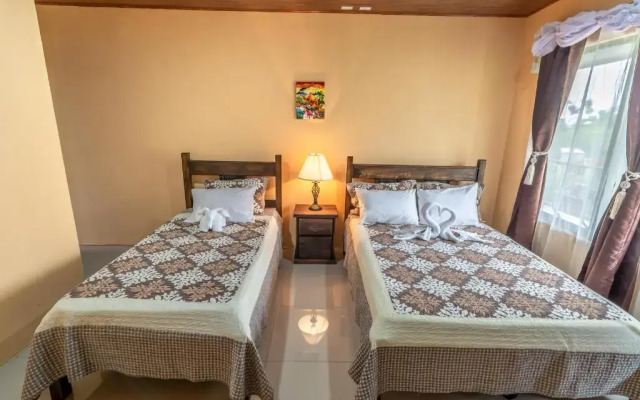 Aunty Arenal Lodge