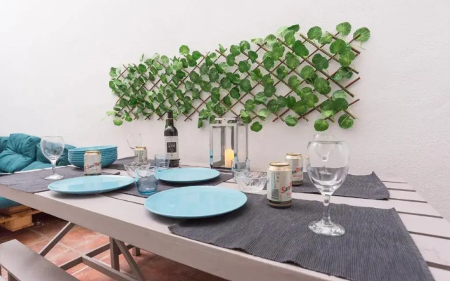 GR0-Quiet apartment, Private backyard, Walk to Old Town