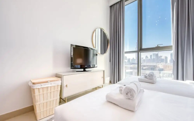 1205 Downtown Views