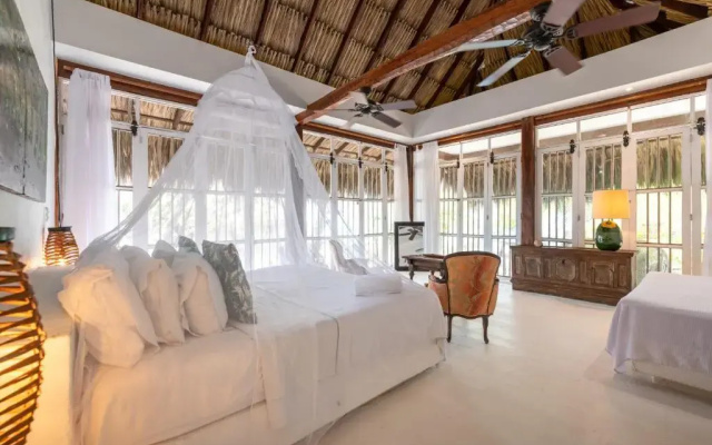 Isla Rosa Boutique by NOMAD GURU