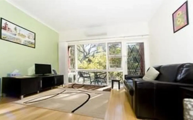 Earle Street Apartment