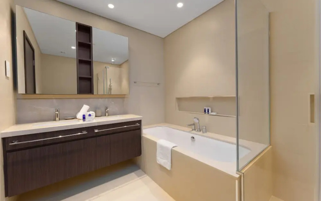 Maison Privee - Luxury Apt with Burj Khalifa Vw & Direct Mall Access