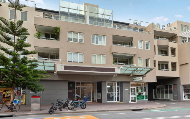 Spacious 1 Bed Near Manly Beach