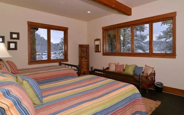 The Lodge at Stoney Ridge by RedAwning