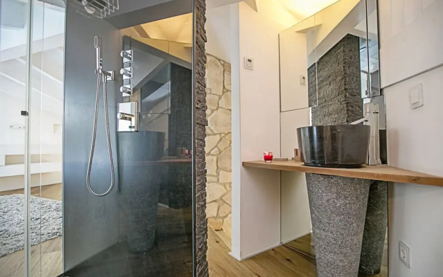 Riva Suite Lake View