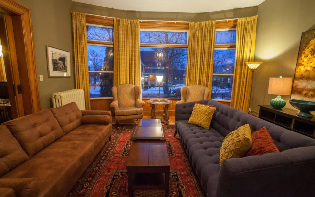 Hillhurst Inn