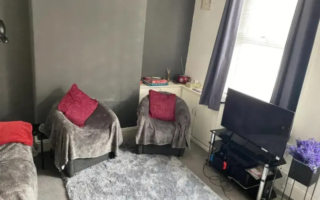2br-sleeps3 -family Friendly -free Parking -garden
