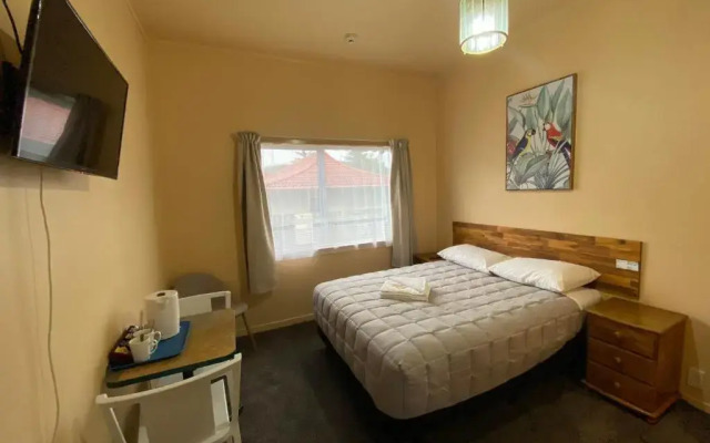 Airport Westney Lodge