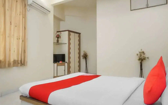 Hotel Golden Rock by OYO Rooms