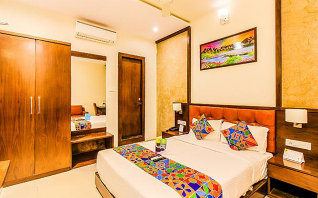 Fabhotel Empire Suite