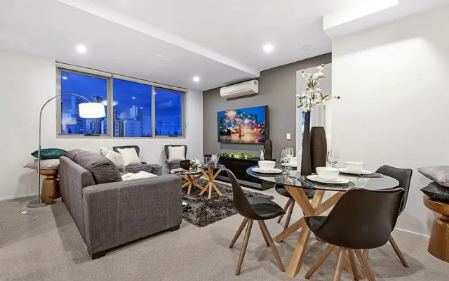 NEO Apartments - Holidays Gold Coast