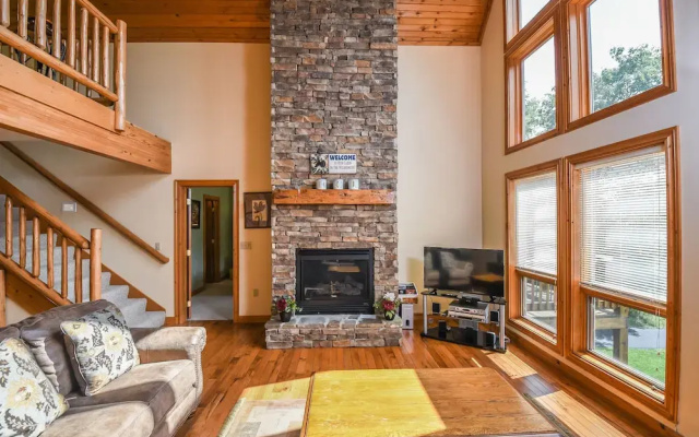 Mountain Top Lodge 4 Bedroom House